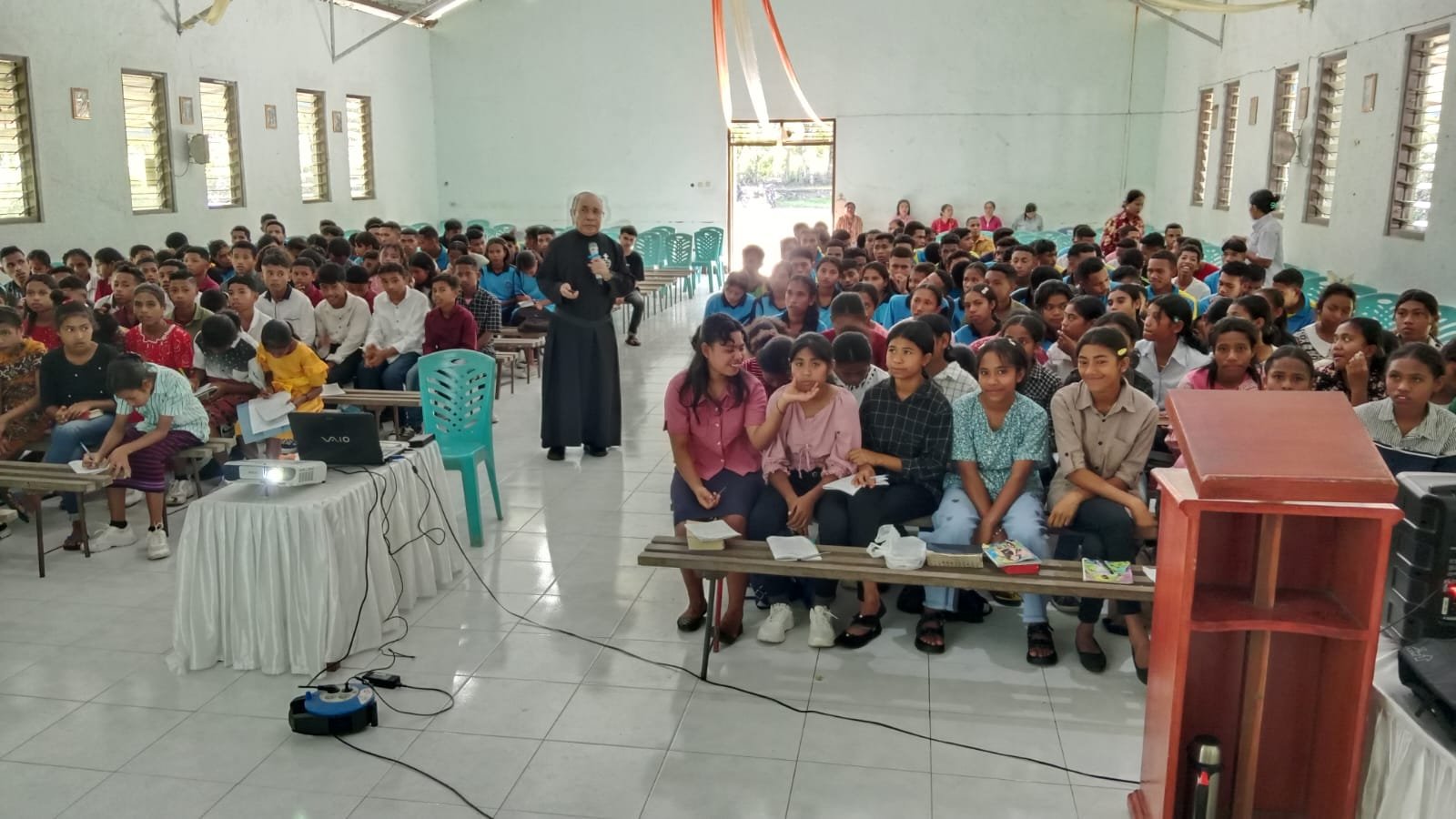 Rekoleksi Pelajar di Paroki “Kristus Raja” Jawakisa Mempererat Kerjasama dan Spiritualitas