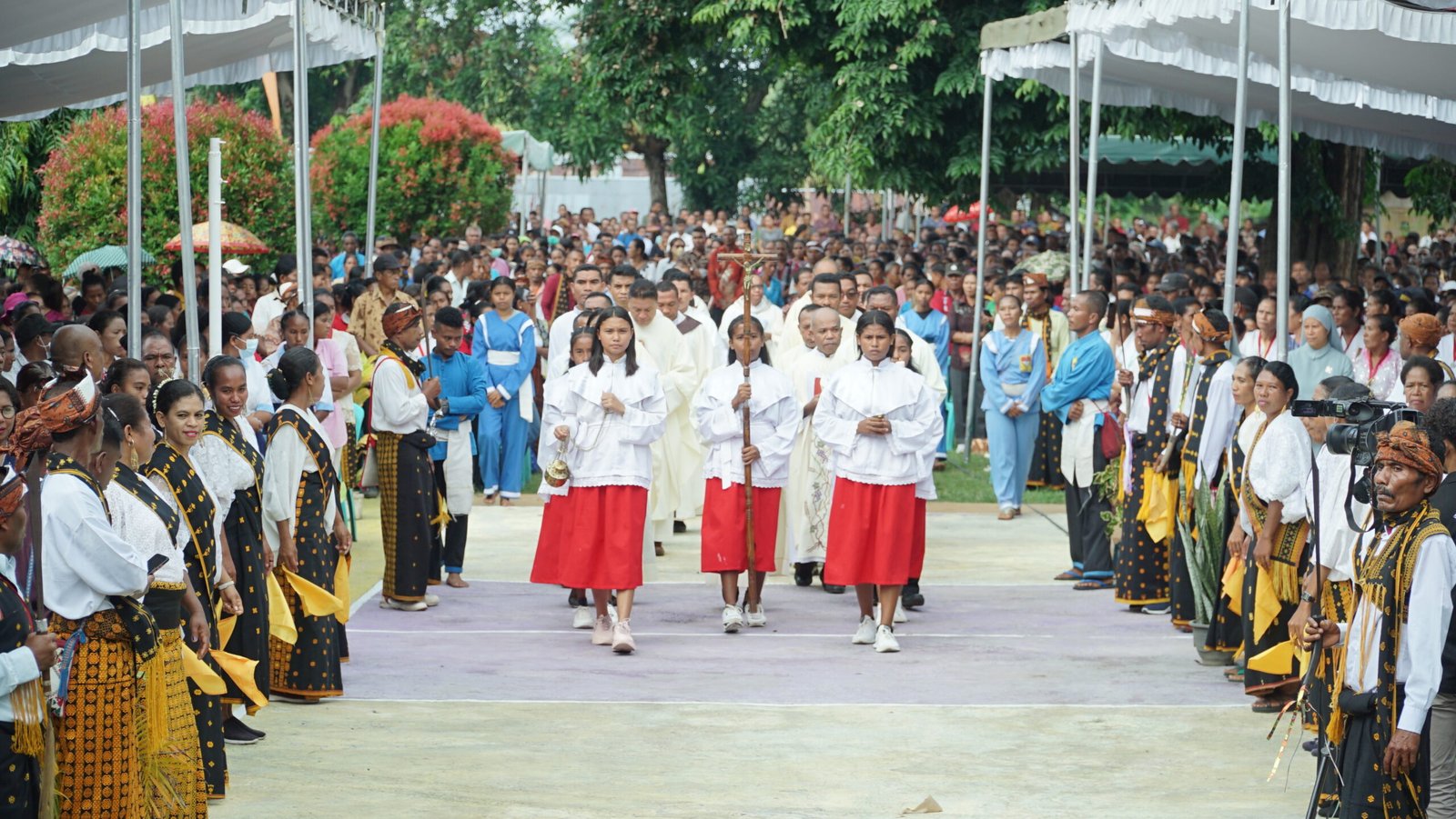 ZIARAH KEVIKEPAN MBAY MENABUR KEBERSAMAAN DAN PENGHORMATAN