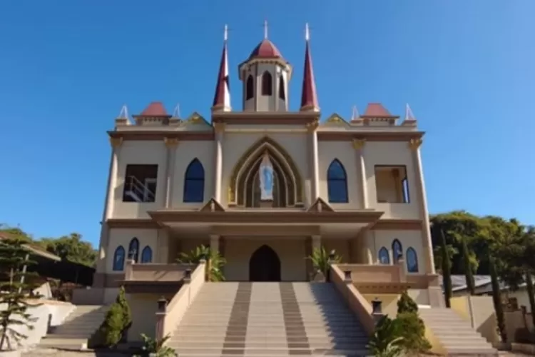 USKUP MAUMERE MGR. EDWALDUS MARTINUS SEDU MENTAHBISKAN GEREJA MARIA RATU SEMESTA ALAM, LANGA, NTT