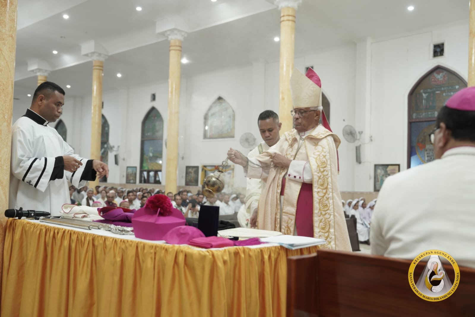 Ibadat Vesper Agung Mengawali Rangkaian Tahbisan Uskup Keuskupan Agung Ende: Gembalakan Dengan Sukarela dengan Pengabdian Diri dan Menjadi Teladan Bagi Kawanan Domba 